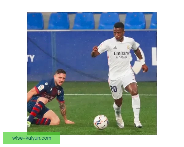 维尼修斯迎来世界级边卫对决，状态回暖值得关注