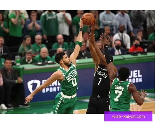 阿劳霍本赛季防守数据表现稳健，拦截与抢断效率持续提升